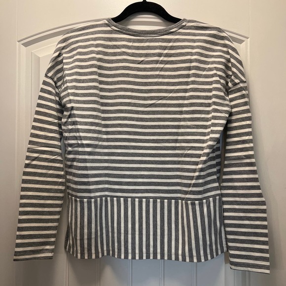 Abercrombie & Fitch Women’s Hi-Low Striped Long Sleeve Top Size XS Gray Cream - Picture 5 of 5